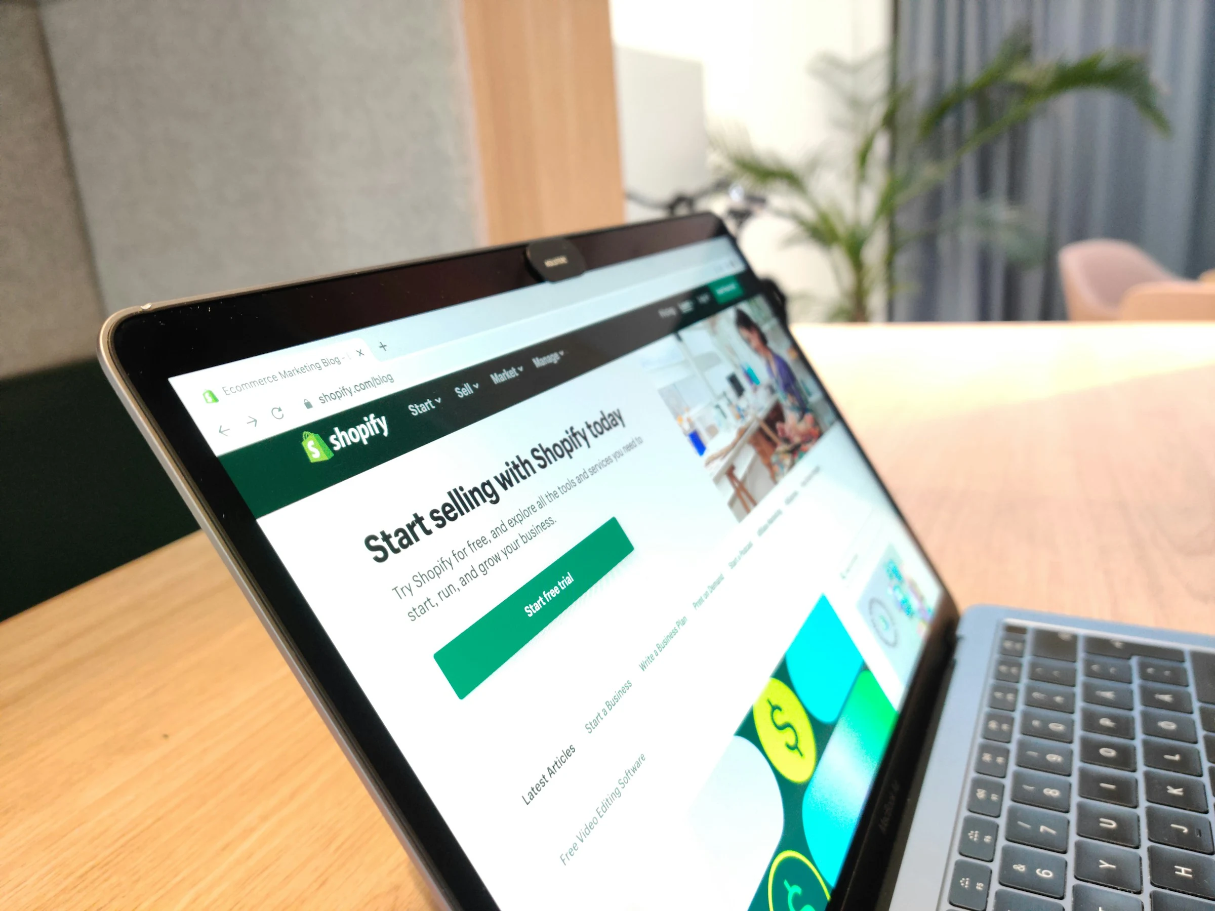 Woocommerce sau Shopify? Ce platforma sa alegi pentru un magazin online in 2025?