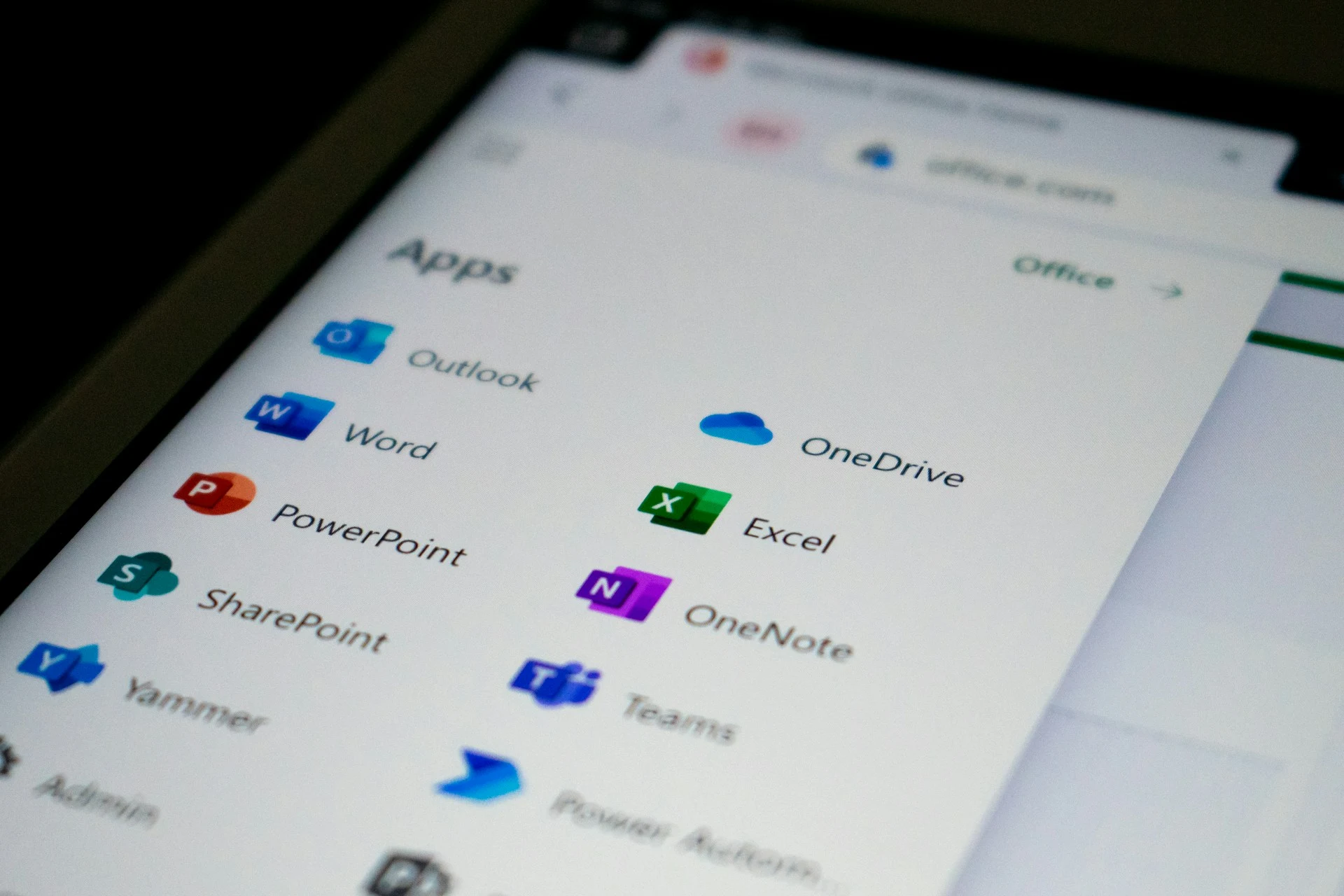 Microsoft 365 pentru firme: mai mult decât Word, Excel și Outlook